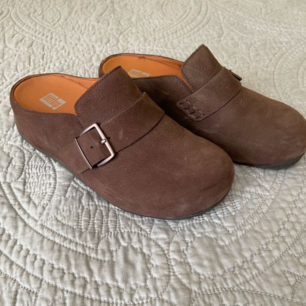 Fitflop Shuv buckle strap leather clogs size 6